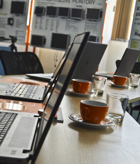 Školenie průmyslové komunikace OPC, sběru dat z PLC do MES / ERP, archivace do databáze / souborů Školenie průmyslové komunikace OPC, sběru dat z PLC do MES / ERP, archivace do databáze / souborů
